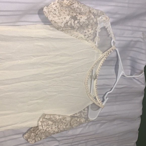 White dress (lace) - Picture 2 of 3